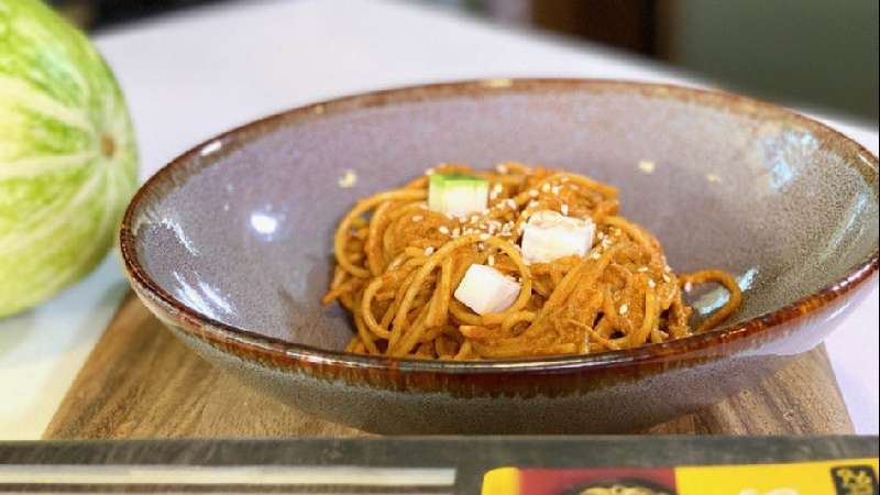 Spaghetti con adobo y chilacayote
