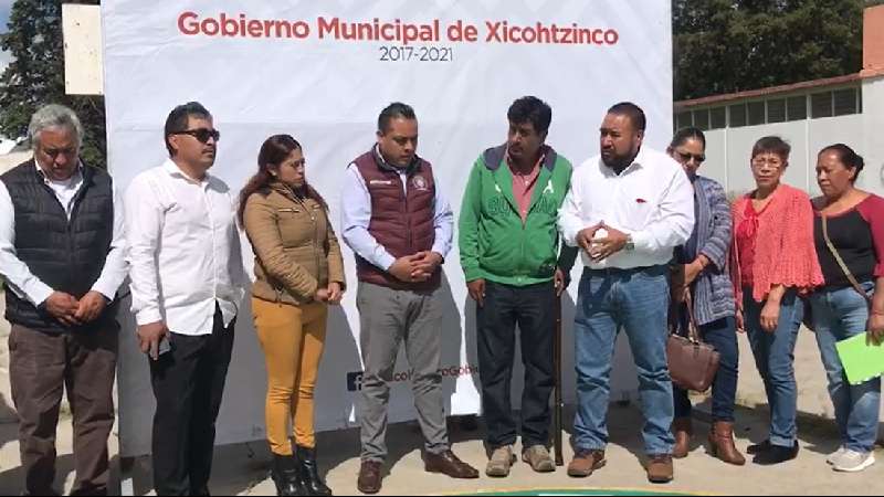 Alcalde de Xicohtzinco cumple compromisos con la educación