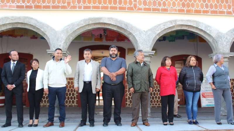 Encabeza Rafael Zambrano tradicional desfile en Ixtacuixtla