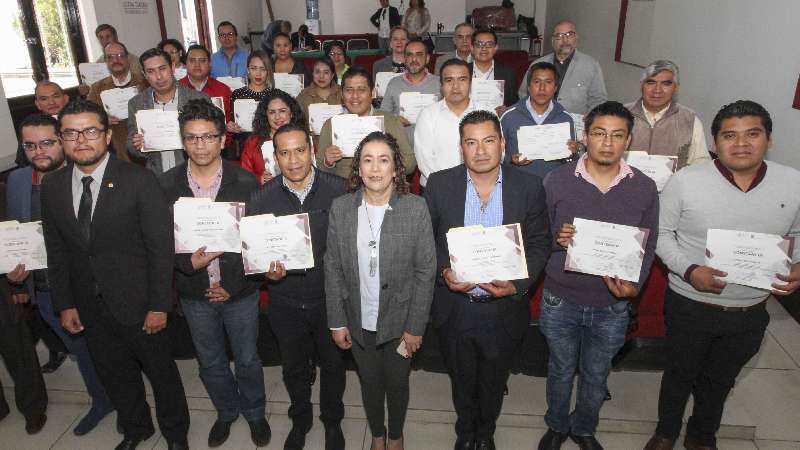 Entrega Oficialía Mayor 150 constancias de capacitación 