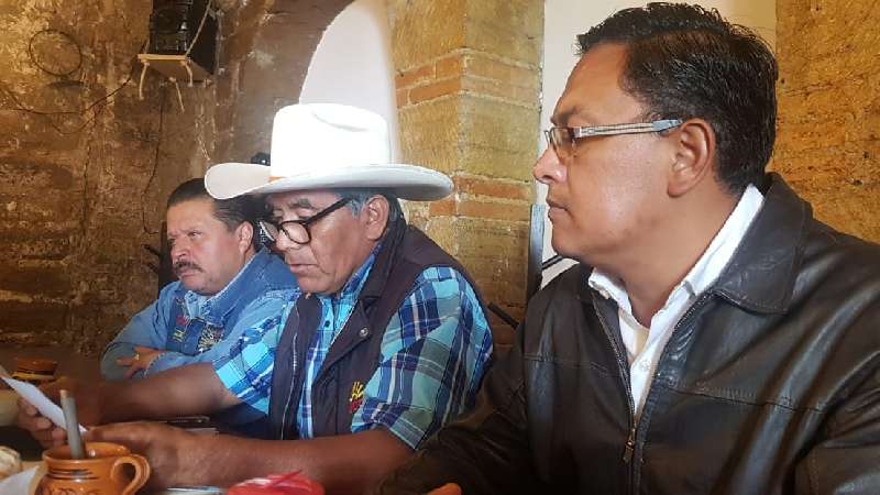 Campesinos no dejarán que diputados manejen recursos