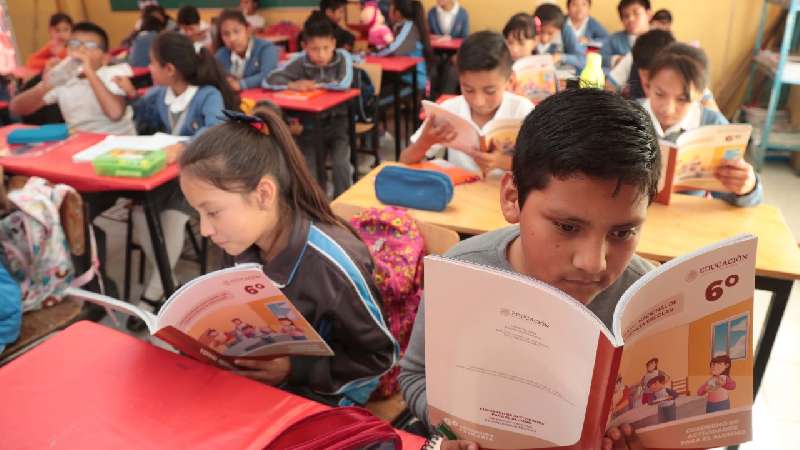 Entrega SEPE materiales educativos de convivencia escolar a 832 