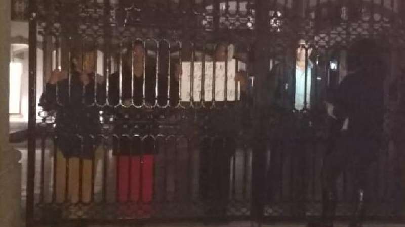 Liberan en la madrugada a jubilados encerrados en Congreso