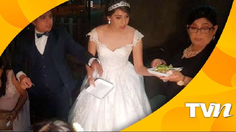 Recién casados comparten banquete de boda con niños de hospital 