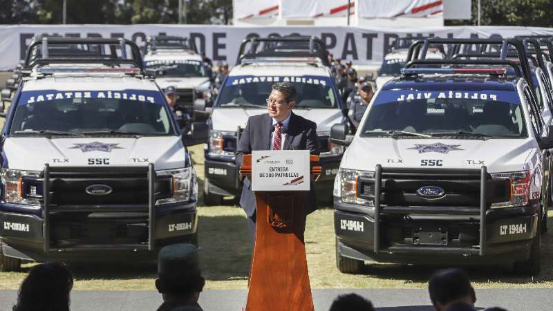 Mena entrega 200 patrullas para la seguridad de los tlaxcaltecas