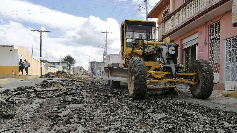 Rehabilita Secoduvi carretera que comunica a Cuaxomulco 