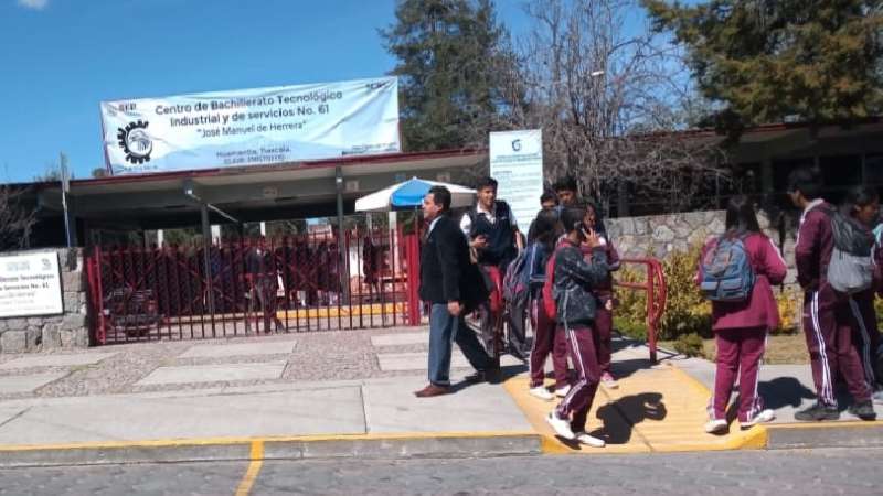 Pese a marginación, dejan a alumnos de Huamantla sin beca