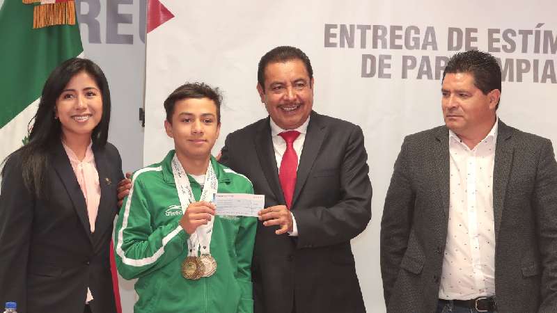 Entrega SEPE estímulos económicos a medallistas de paralimpiada