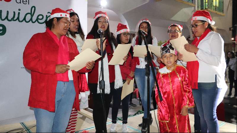 Inician fiestas decembrinas con encendido de árbol en Xicohtzinco