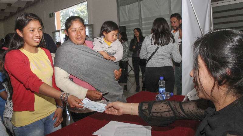 Entrega Sandra Chávez apoyos para prevenir trabajo infantil