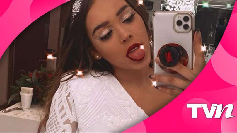 Danna Paola impacta con foto recién salida de bañar 