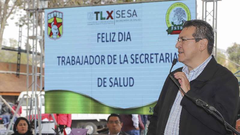 Mena encabeza celebración del día del trabajador de la salud