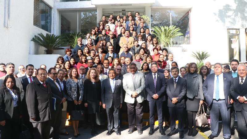 Estimula la UATx el desempeño de sus docentes 