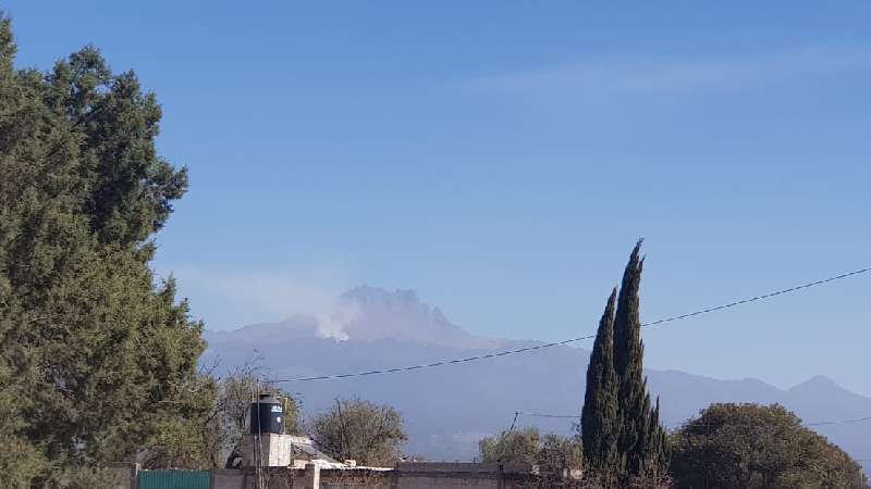 Arde La Malinche, se movilizan cuerpos de emergencia