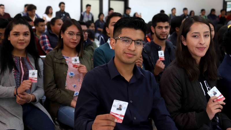 Entrega Secte 13 mil credenciales de descuento a estudiantes