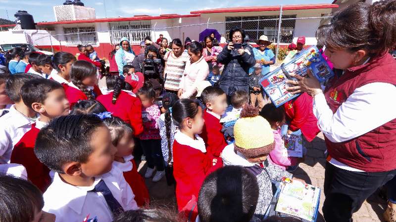 Inicia Sandra Chávez caravana día de reyes