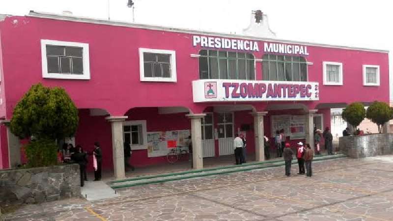Denuncian irregularidades en policía de Tzompantepec