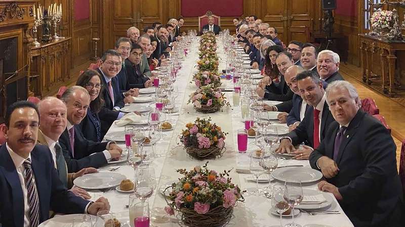 Asiste Marco Mena a comida con el presidente AMLO