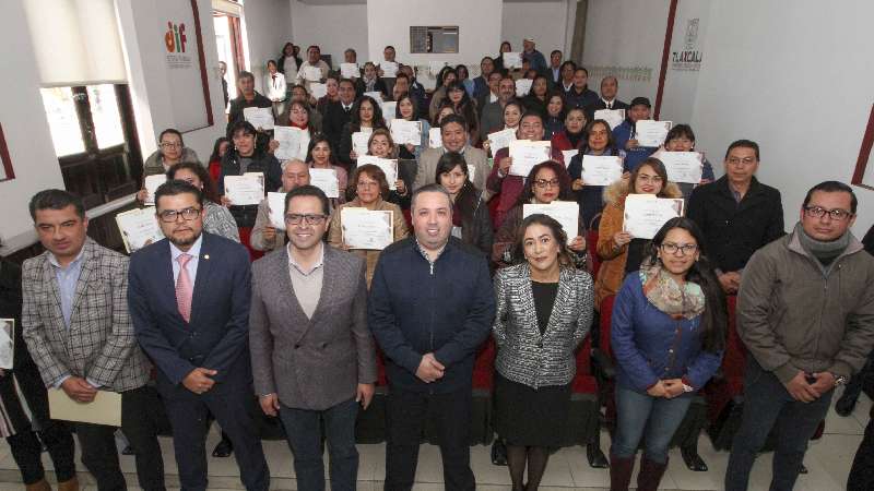 Entrega Oficialía Mayor 123 constancias de capacitación