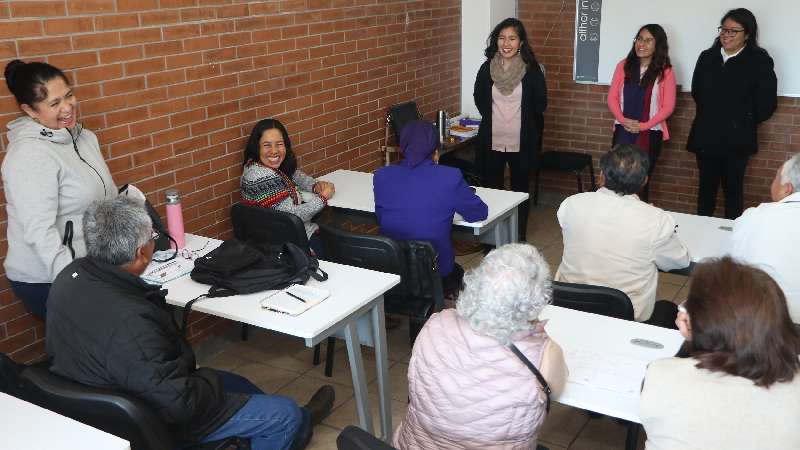 Imparte UATx taller sobre reciclaje 