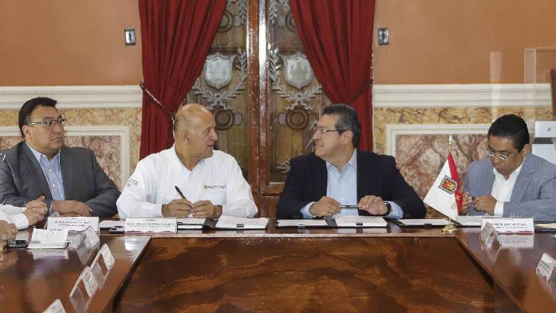 Marco Mena firma acuerdo de coordinación con titular del Insabi