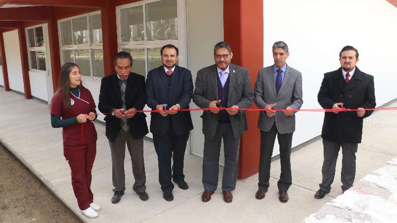 Entrega Rector de la UATx edificio para Naturopatía