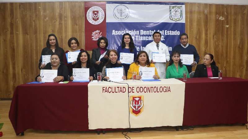 Logra UATx recertificación de trece docentes