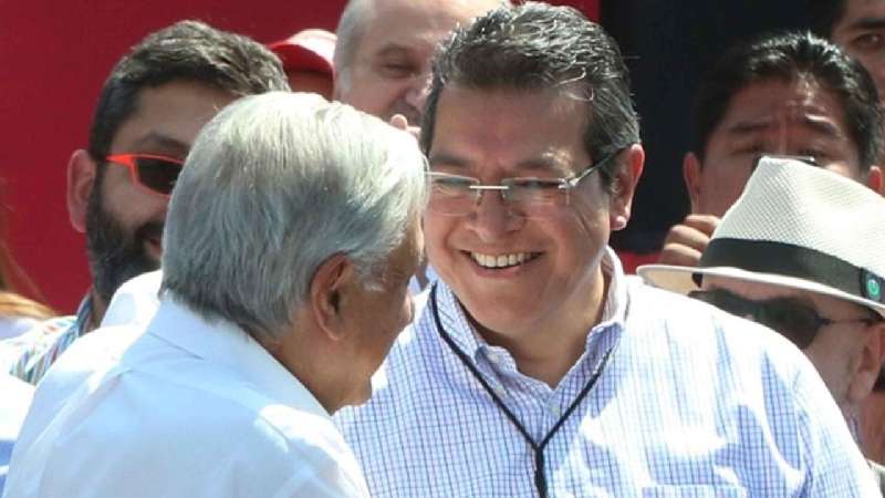 Marco Mena asiste con AMLO a 84 aniversario de la CTM 