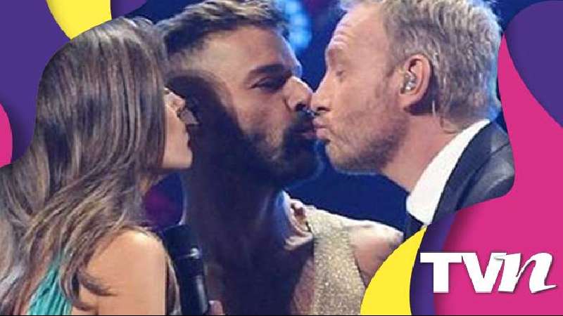Viña del Mar 2020: Ricky Martin le roba un beso a Martín Cárcamo