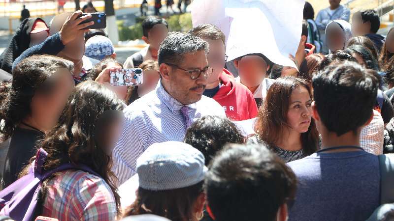 Atiende UATx señalamientos de estudiantes: Rector