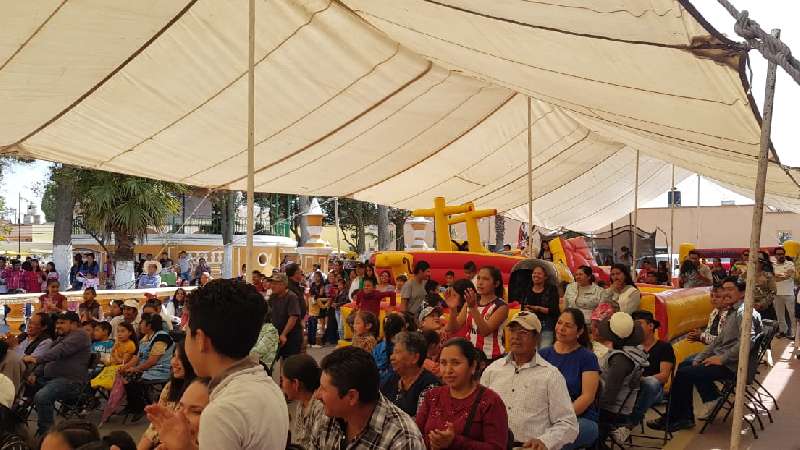 Se reúnen familias para celebrar Día de la Familia en Cuapiaxtla