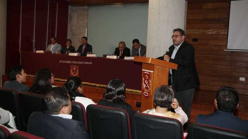 Clausura la UATx Diplomado en gobierno abierto