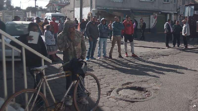 Retienen a colectiva en Zacatelco, acusan invasión de rutas y piden i...