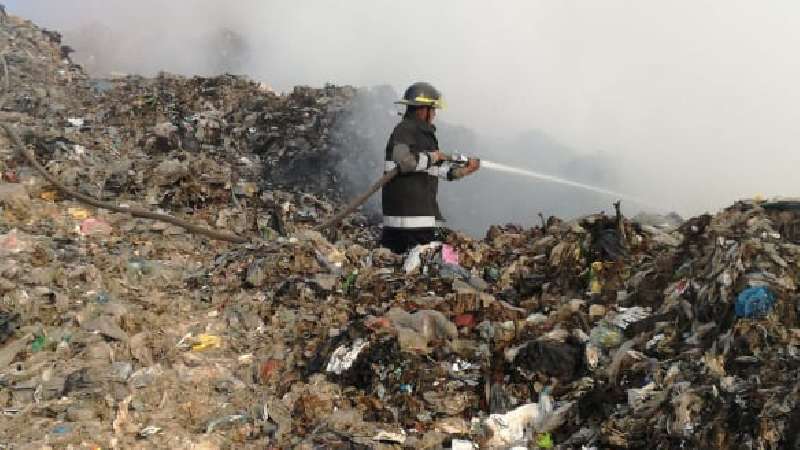 Arde nuevamente relleno sanitario de Panotla 