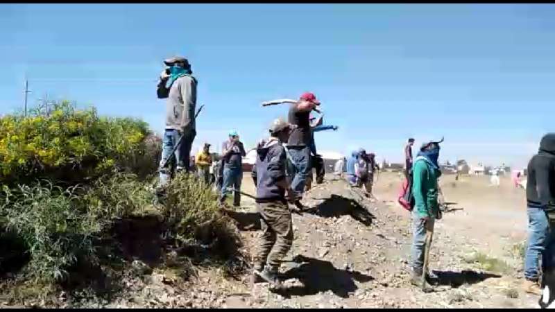 Con palos y piedras, pobladores de Cárdenas golpean a Guardia Naciona...