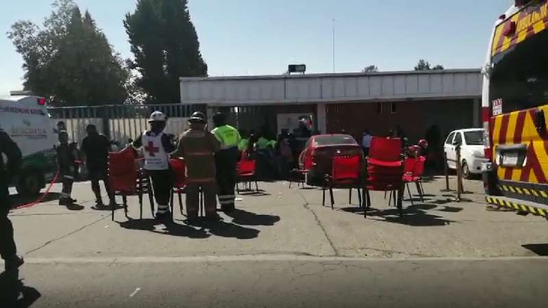 Trasladan a trabajadora intoxicada de Condumex a Puebla, otros 30 fuer...