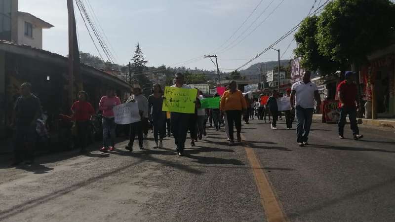 Siguen protestas en Totolac, cerraron carretera federal Texmelucan-Tla...
