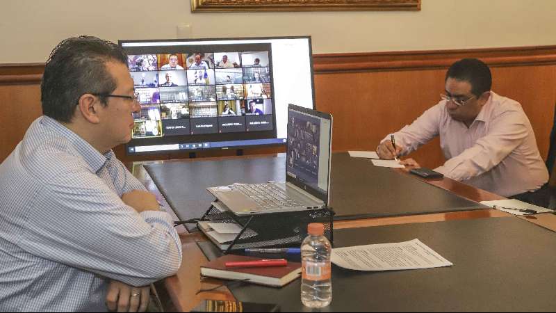 Marco Mena participa en videoconferencia con gabinete federal por Covi...