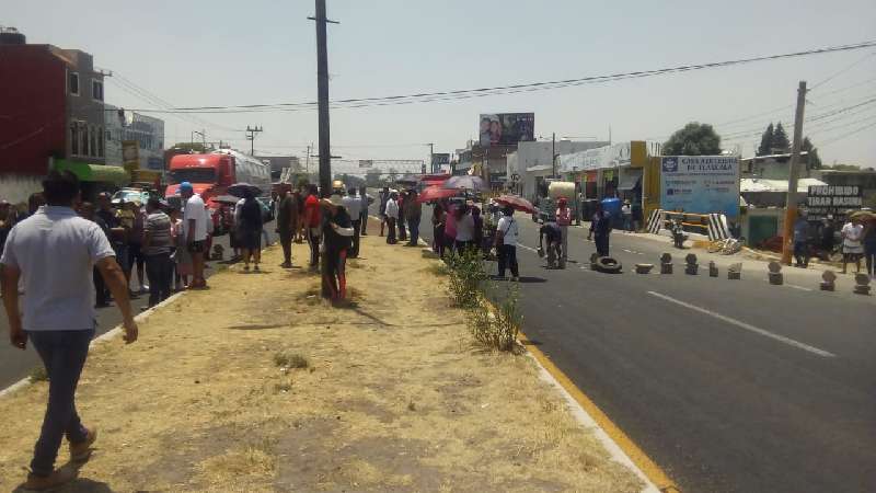 Por falta de agua, cierran carretera federal Puebla-Tlaxcala, a la alt...