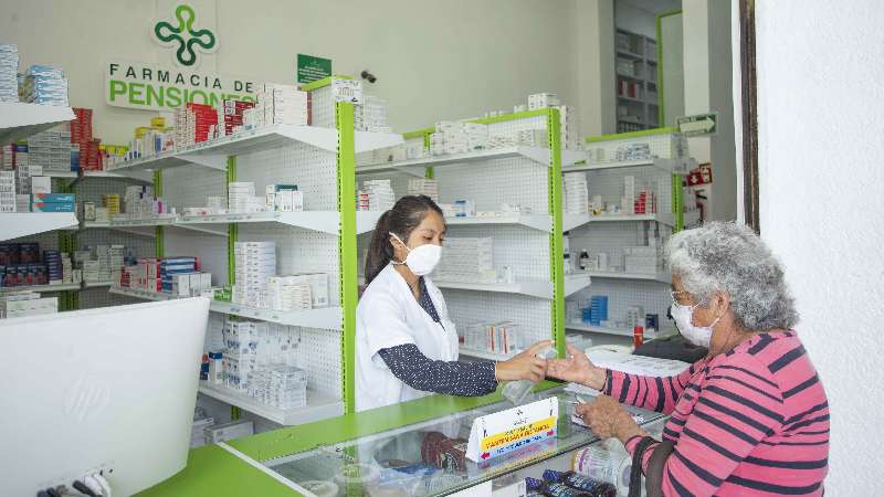 Mantiene clínica de salud de farmacias de pensiones civiles servicios...