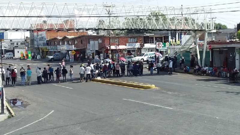 Nuevo bloqueo carretero en Papalotla por falta de agua 