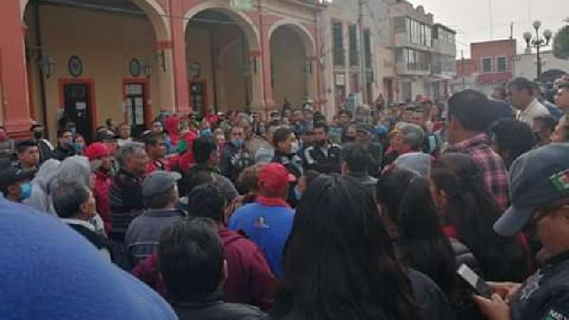 Conflicto en Calpulalpan, comerciantes reclaman a alcalde por cierre d...