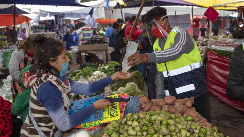 Filtros sanitarios de gobierno estatal refuerzan prevención en tiangu...