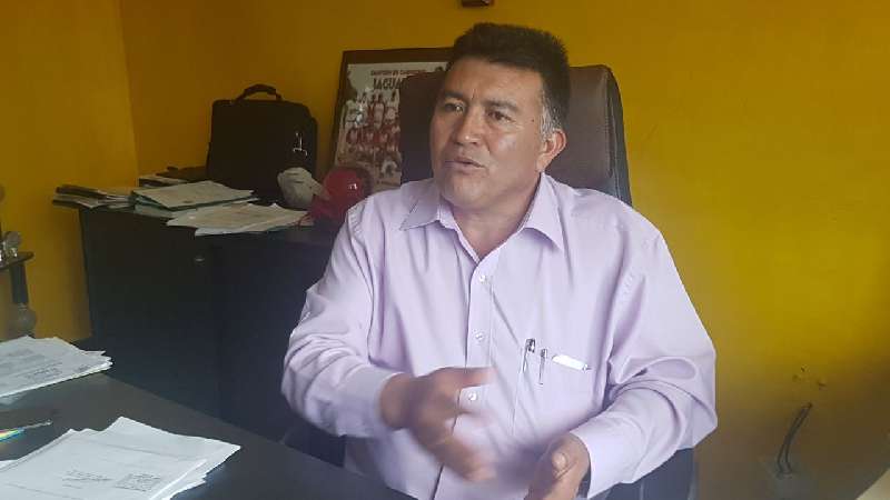 A alcalde de Tocatlán le vale Covid-19, quiere clases en mayo y oblig...