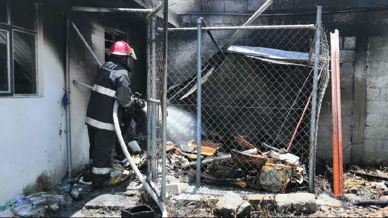 Bomberos de Tlaxcala sofocan incendio en casa habitación de Chiautemp...