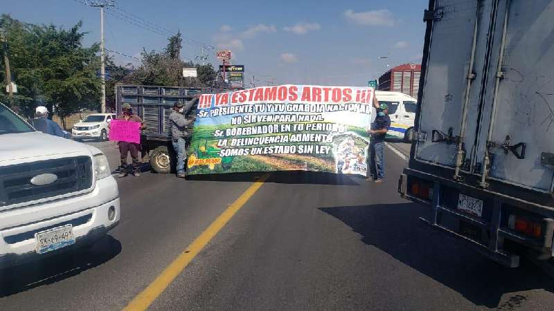 Campesinos estallan contra violencia en Calpulapan, tras bloqueo logra...