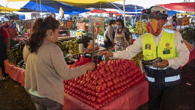 Filtros sanitarios previenen contagios de Covid-19 en tianguis de la e...