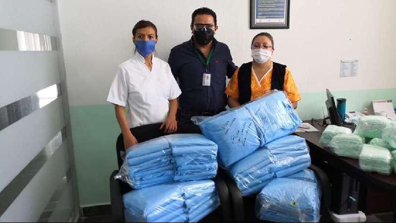 Carlos Rivera dona material a hospital de Huamantla 