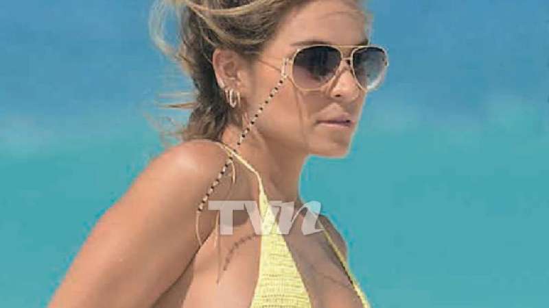 Jenny García luce sexy bikini en las playas de Cancún