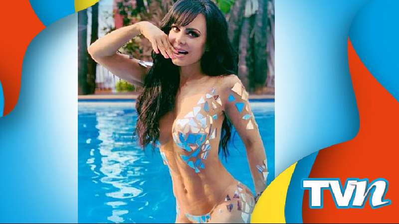 Semidesnuda, Maribel Guardia celebra 5 millones de seguidores